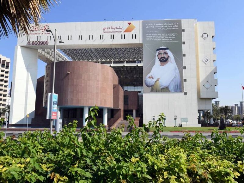 بلدية دبي توعّي الشركات الخاصة بالأنظمة المستحدثة في إدارة النفايات