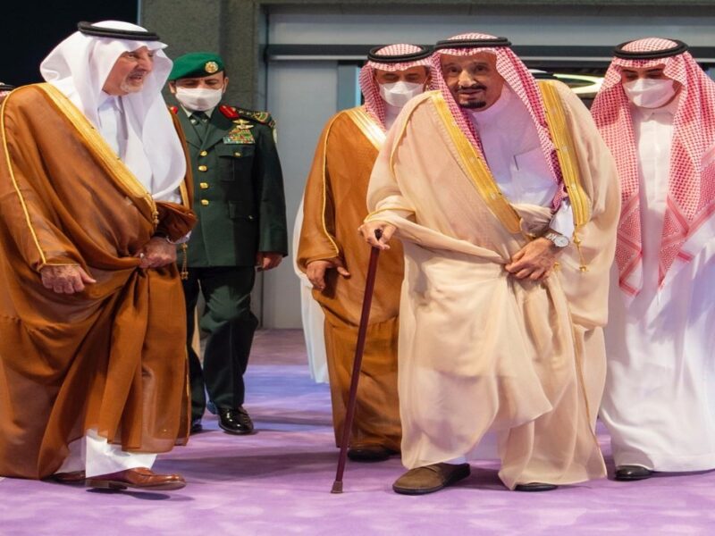 الملك سلمان بن عبدالعزيز آل سعود يصل جدة قادماً من الرياض سالما